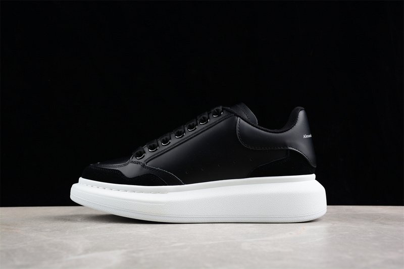 8eacb984.jpg SNEAKER - Image 1